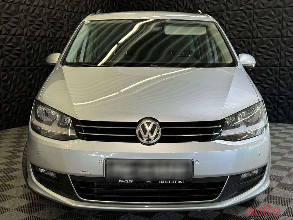 2019' Volkswagen Sharan photo #4