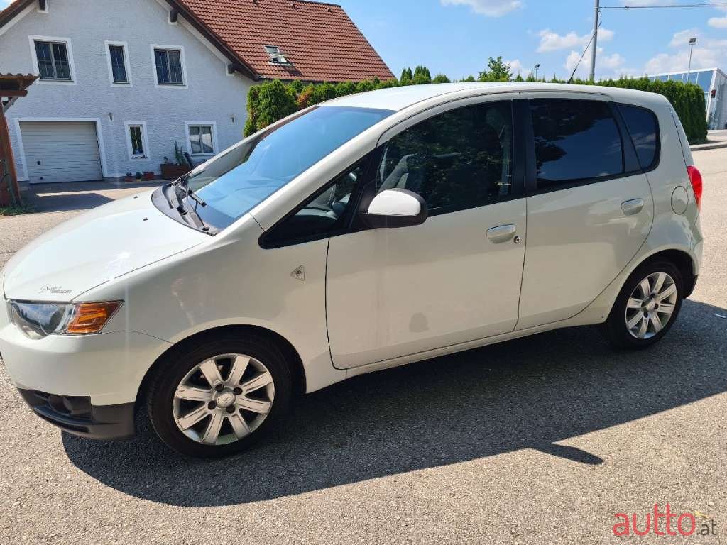 2011' Mitsubishi Colt photo #1