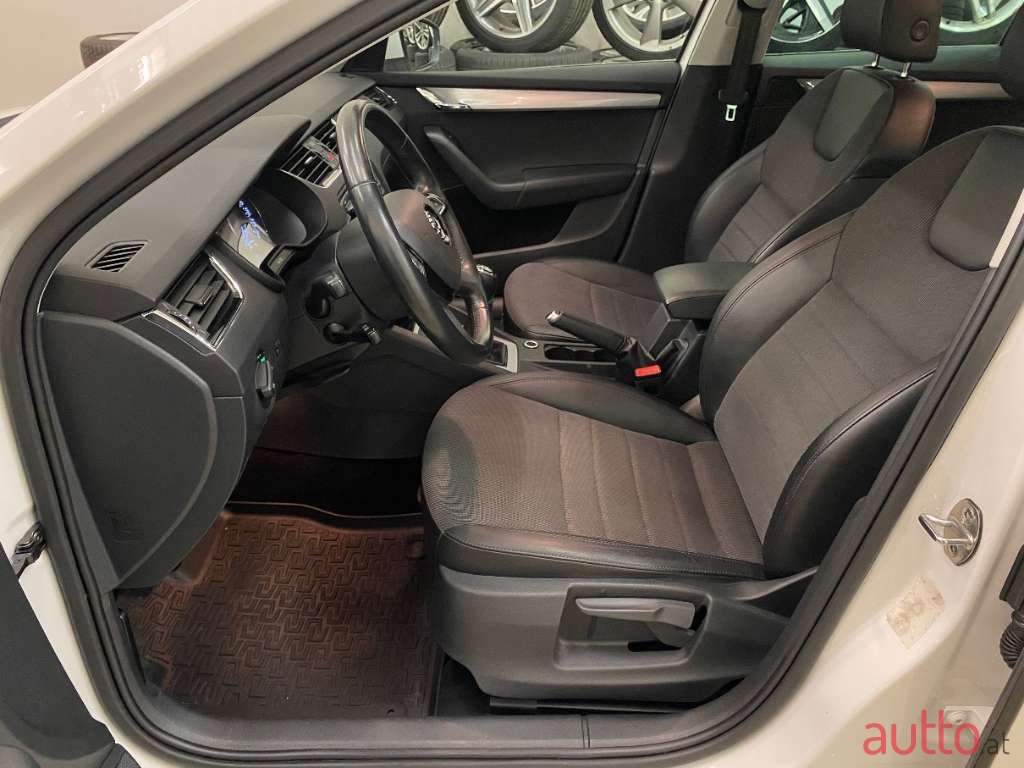 2014' Skoda Octavia photo #6