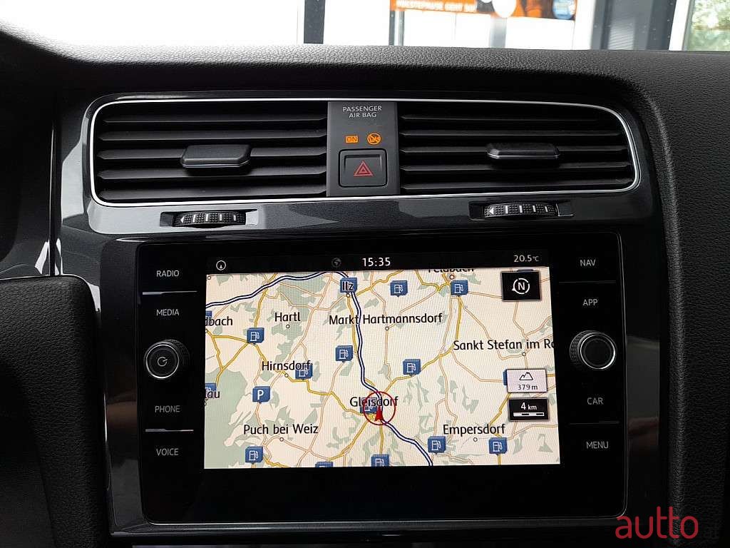 2019' Volkswagen Golf photo #3