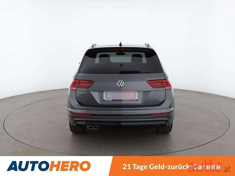 2019' Volkswagen Tiguan photo #4