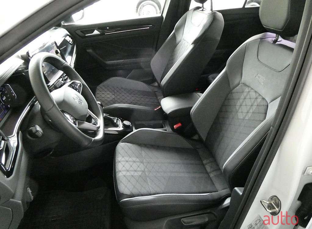 2022' Volkswagen T-Roc photo #5