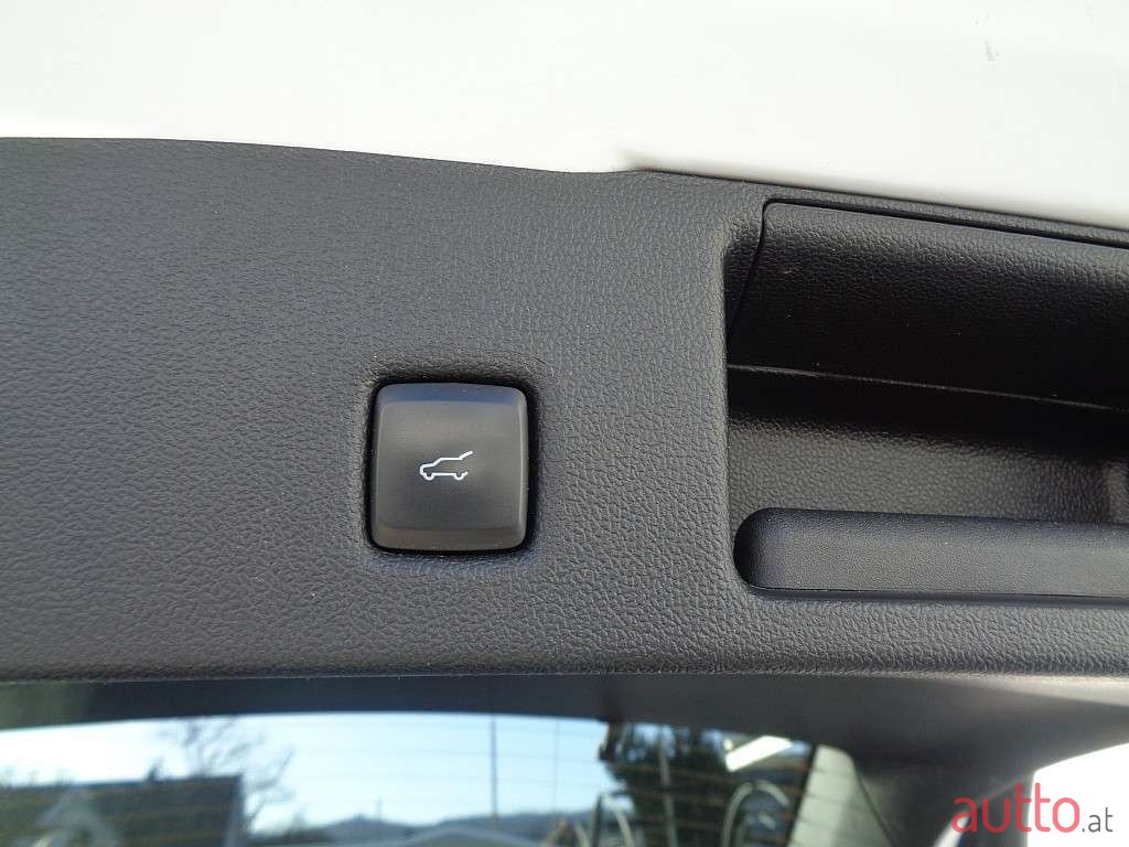 2022' Ford Kuga photo #4