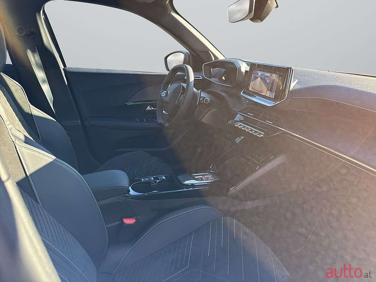 2024' Peugeot 2008 photo #2