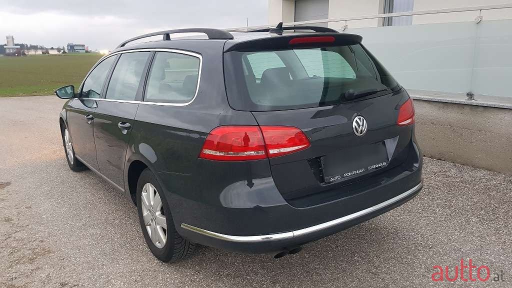 2011' Volkswagen Passat photo #3