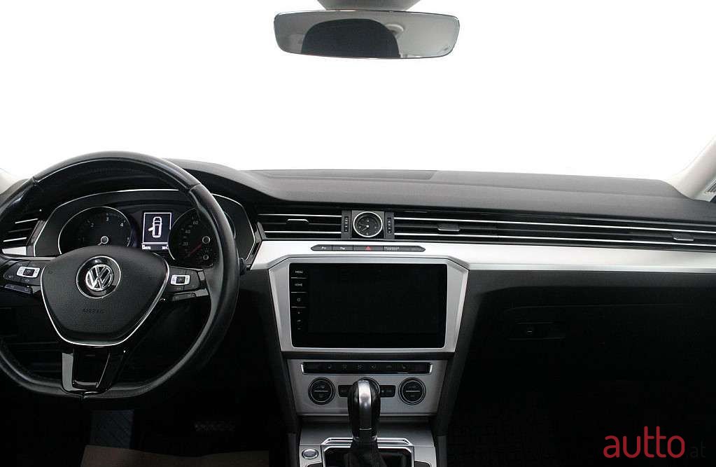 2019' Volkswagen Passat photo #6