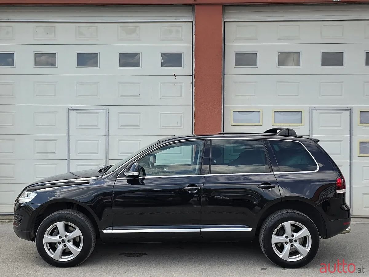 2008' Volkswagen Touareg photo #6