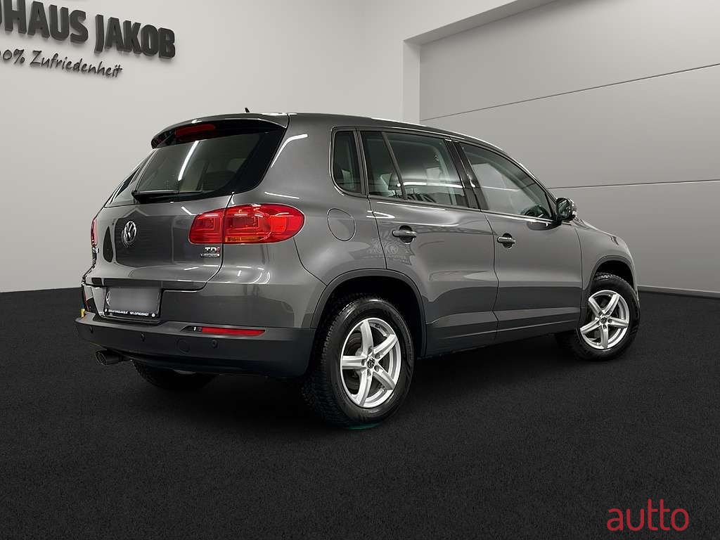 2012' Volkswagen Tiguan photo #5