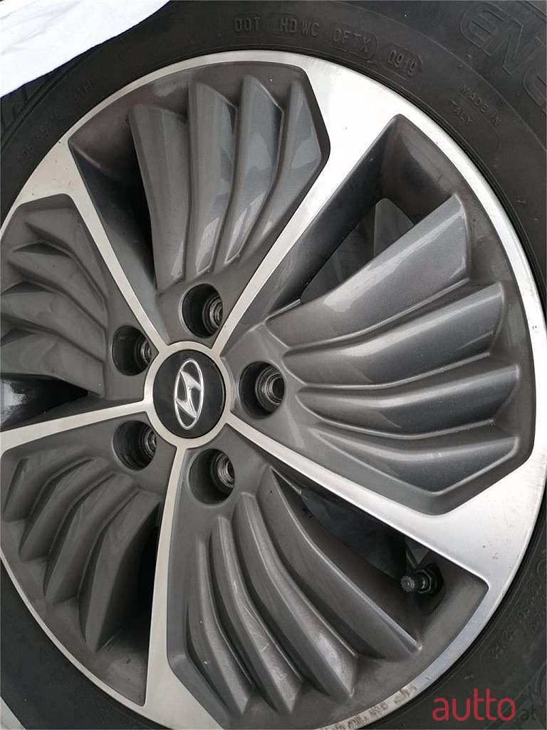 2019' Hyundai Ioniq photo #4