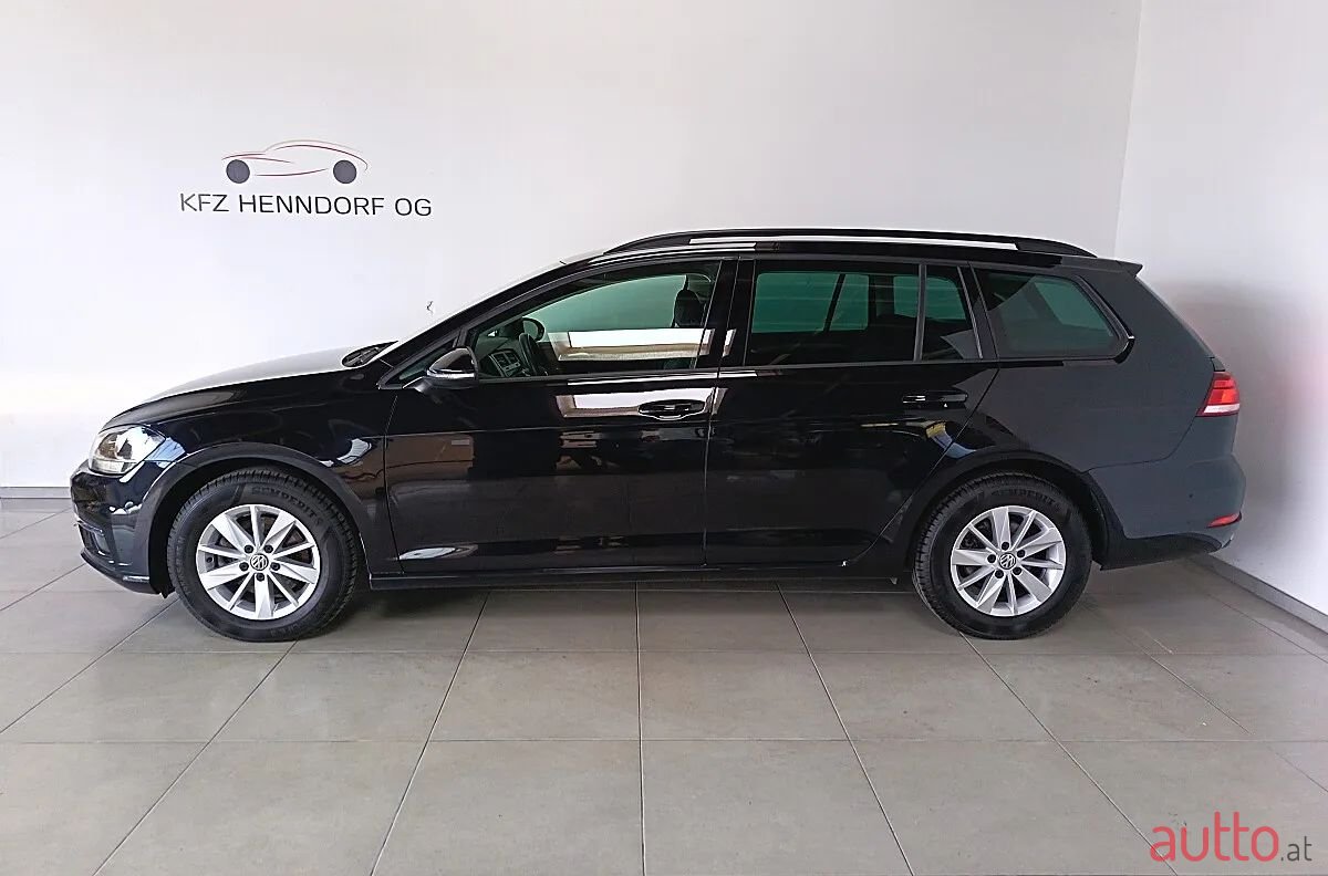 2019' Volkswagen Golf photo #2
