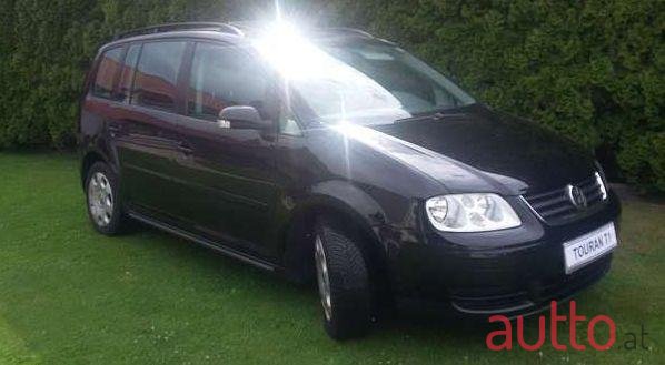 2005' Volkswagen Touran photo #1