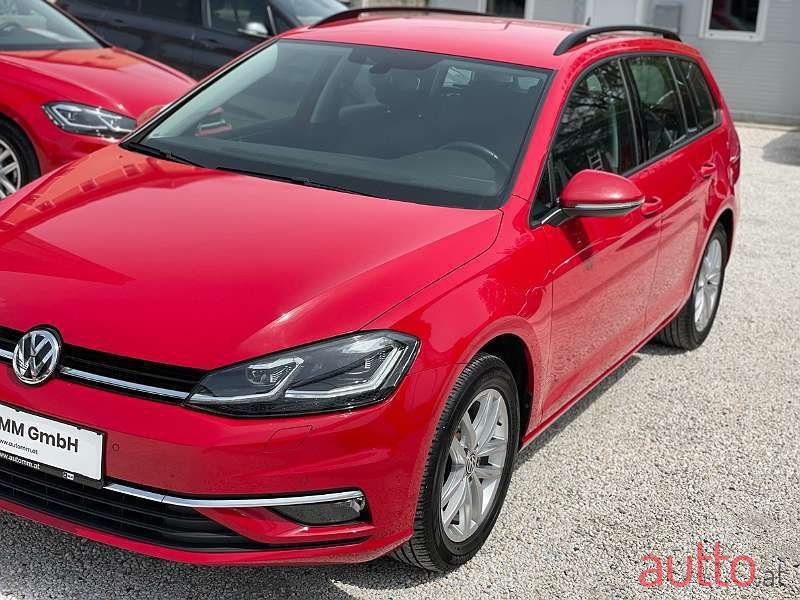 2019' Volkswagen Golf photo #3