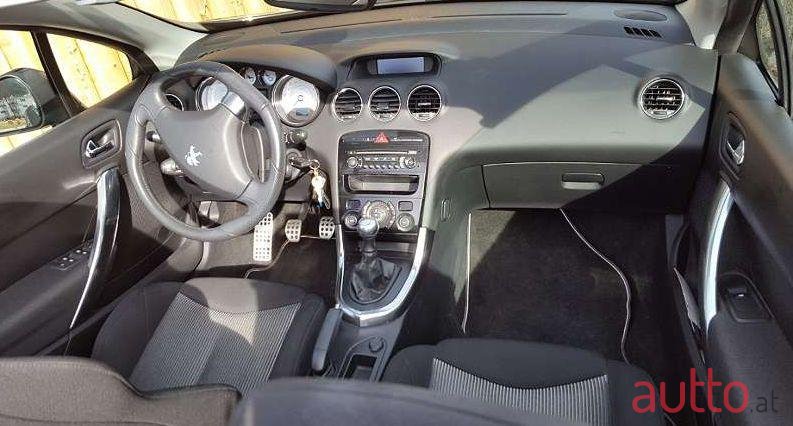 2011' Peugeot 308 photo #1