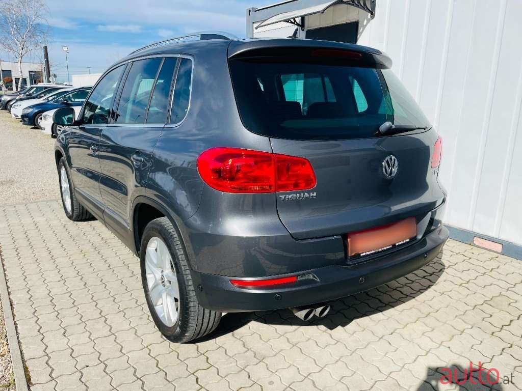 2012' Volkswagen Tiguan photo #5