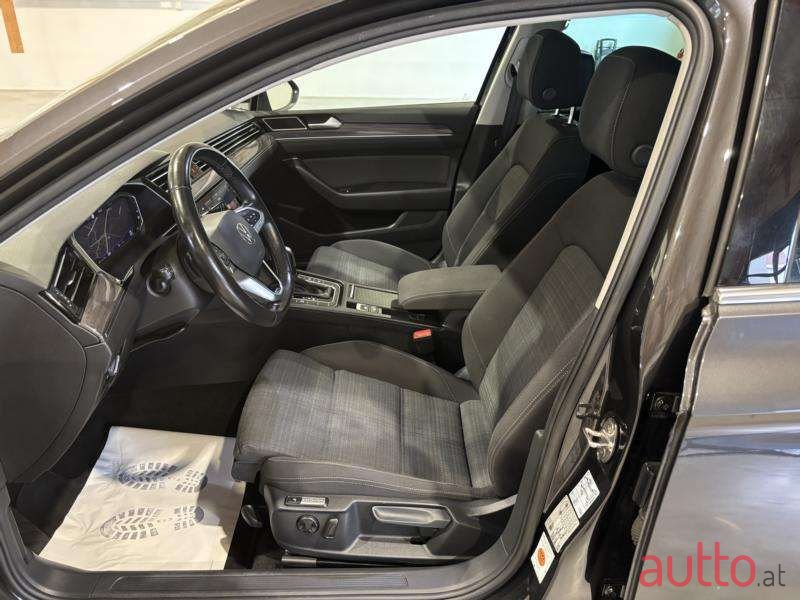 2022' Volkswagen Passat photo #3