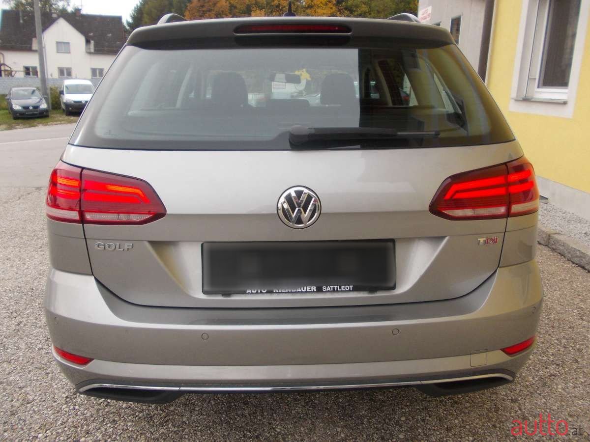 2017' Volkswagen Golf photo #6