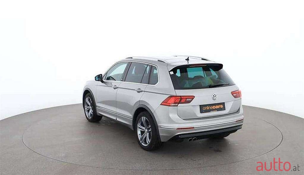 2017' Volkswagen Tiguan photo #4