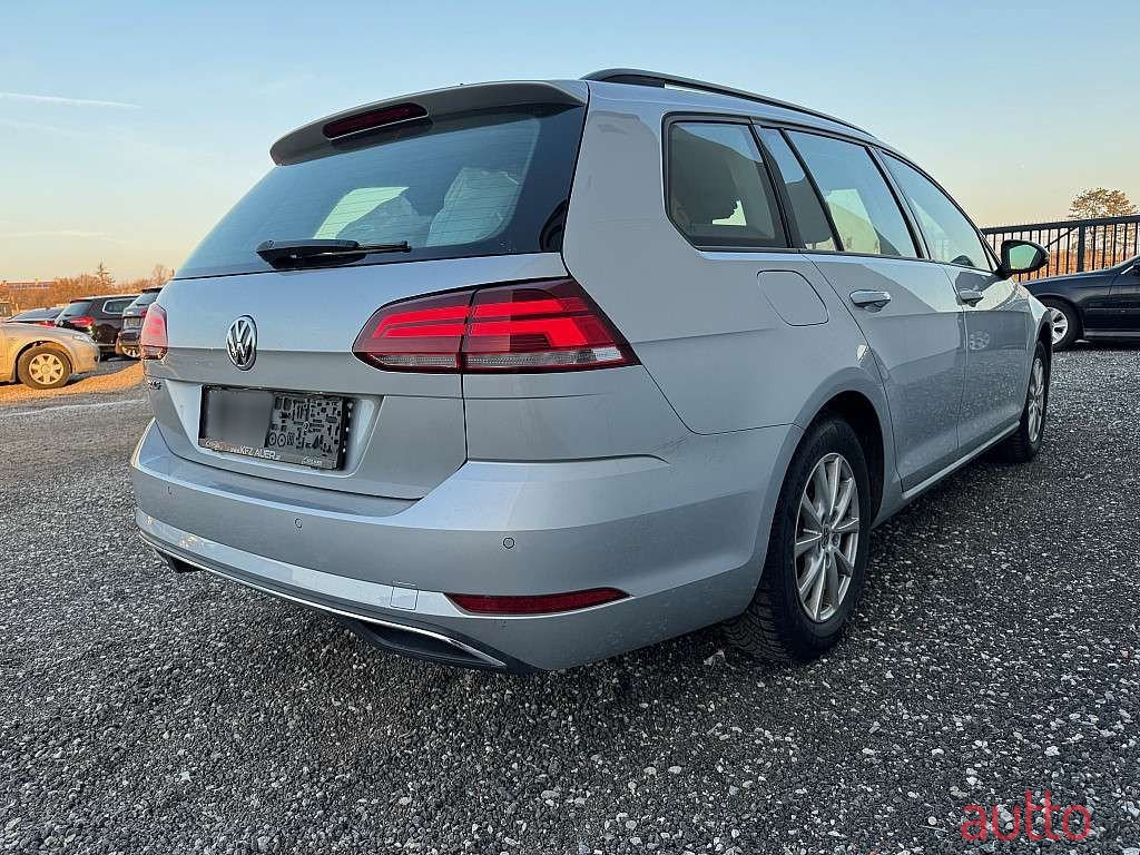 2020' Volkswagen Golf photo #5