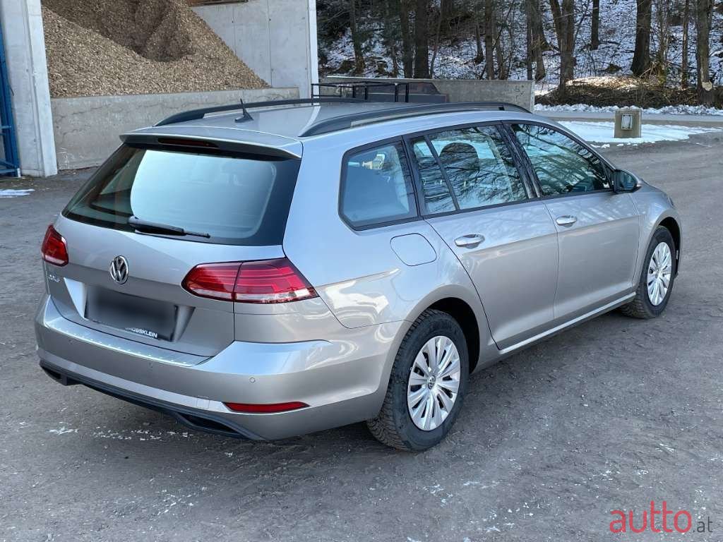 2020' Volkswagen Golf photo #4