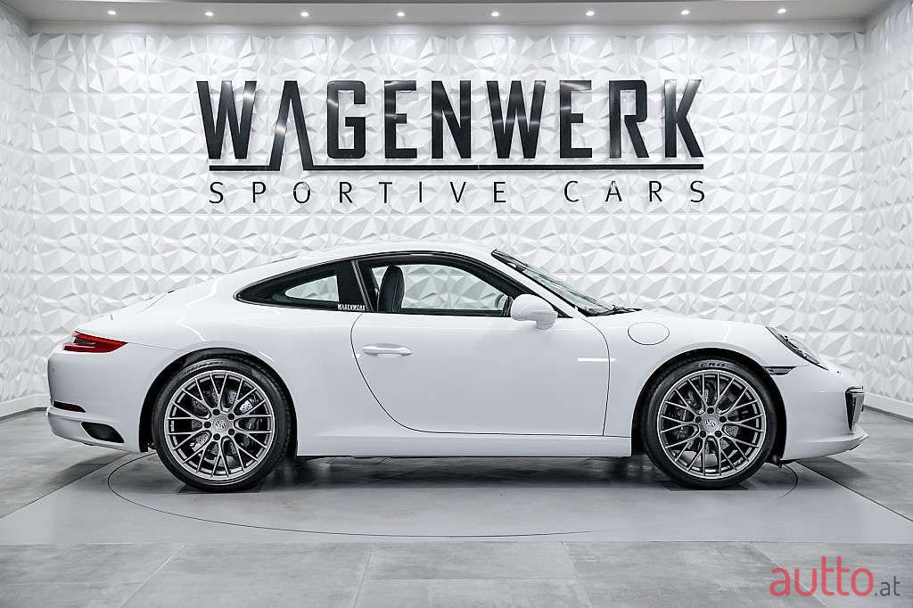 2017' Porsche 911 photo #3