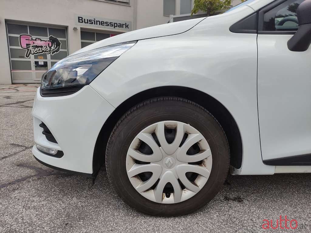 2019' Renault Clio photo #5