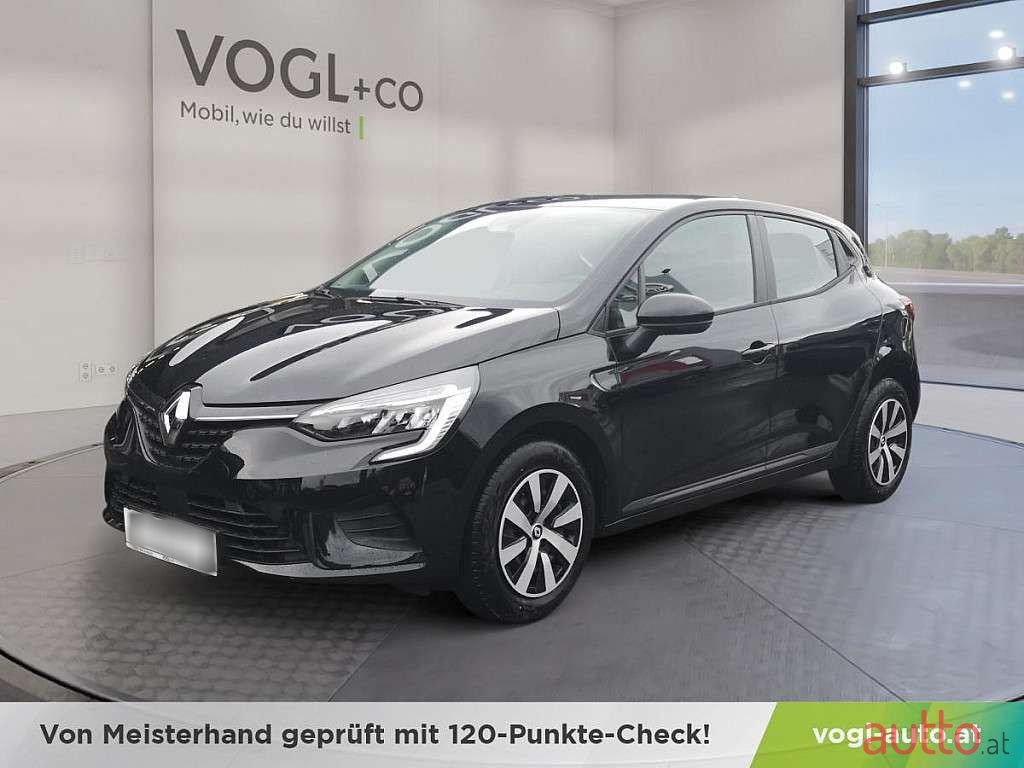 2023' Renault Clio photo #1