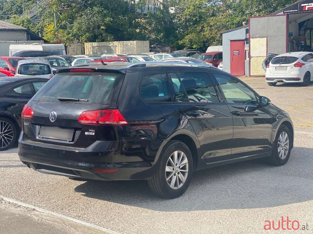 2017' Volkswagen Golf photo #3