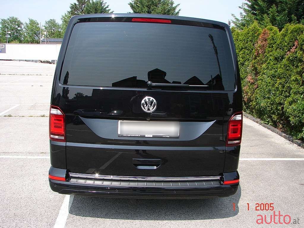 2019' Volkswagen Multivan photo #5