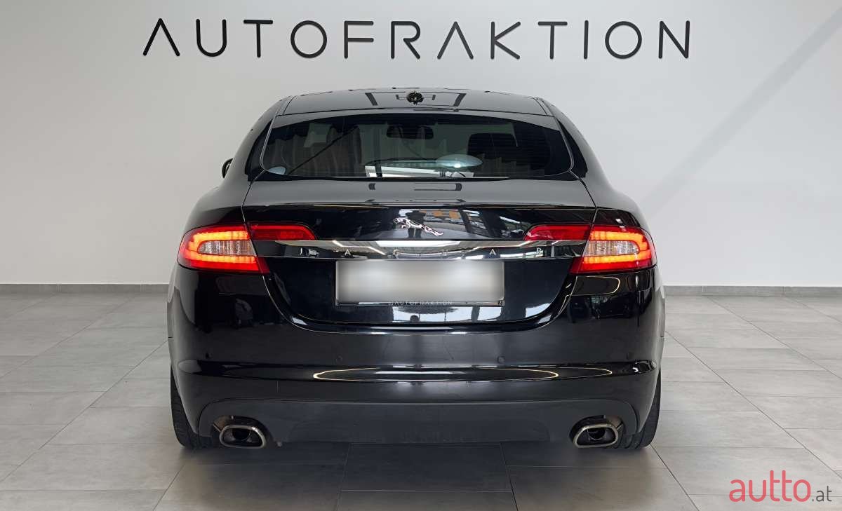 2011' Jaguar XF photo #5