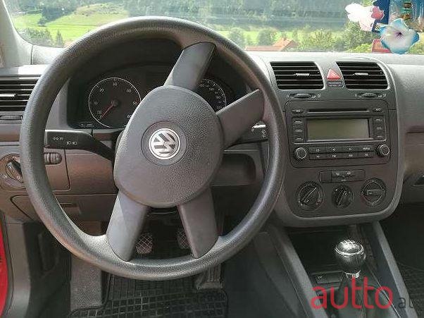 2005' Volkswagen Golf photo #4