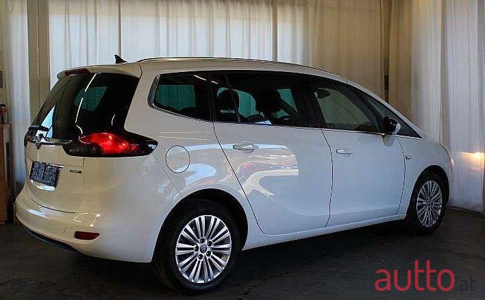 2015' Opel Zafira photo #1