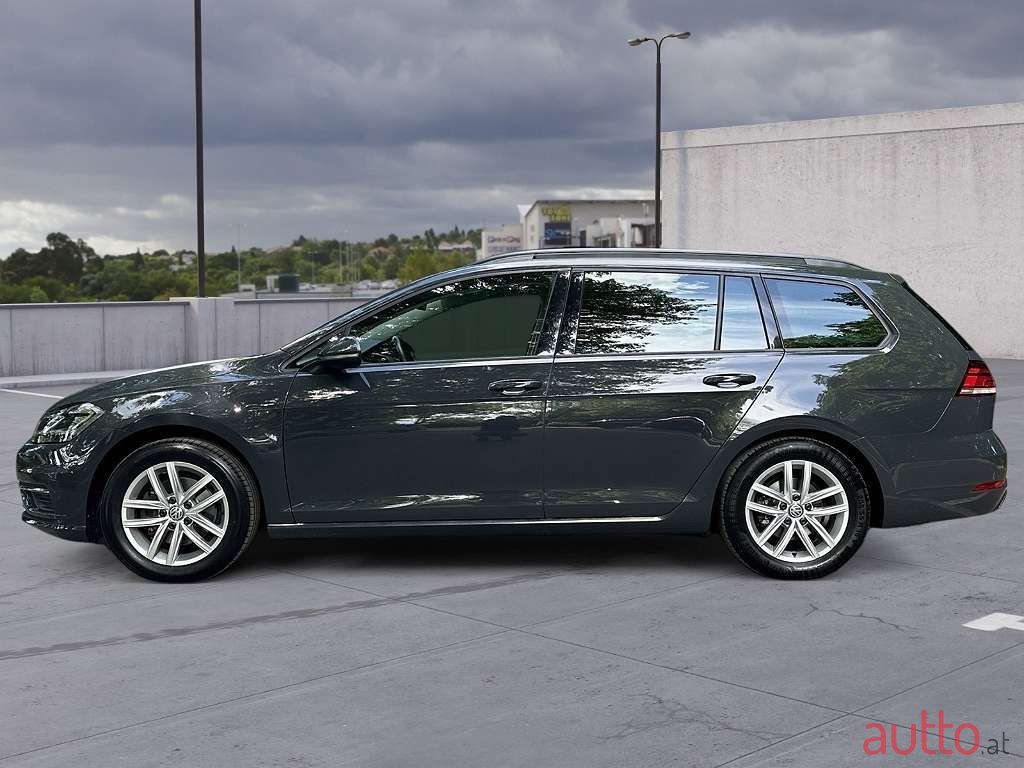 2019' Volkswagen Golf photo #2