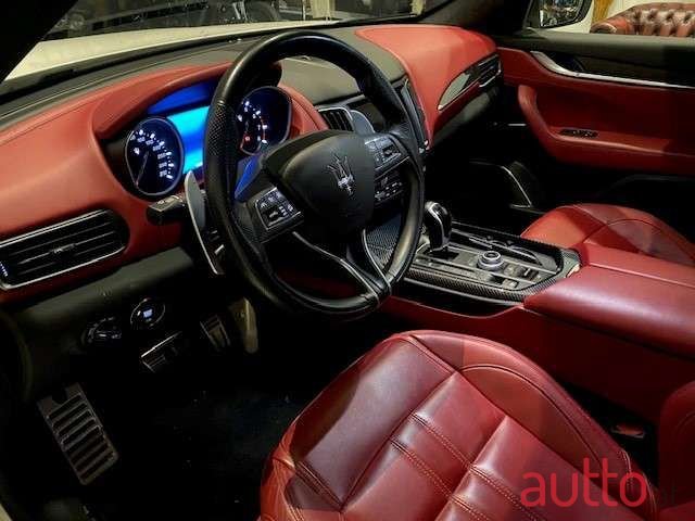 2017' Maserati Levante photo #4