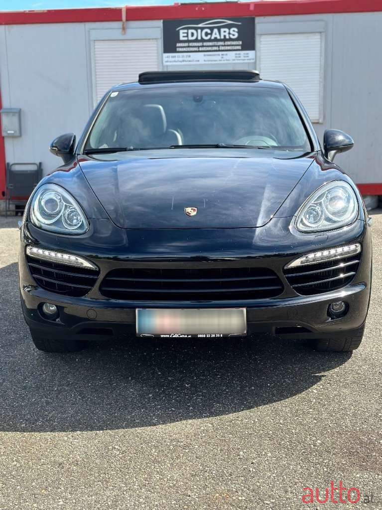 2012' Porsche Cayenne photo #3