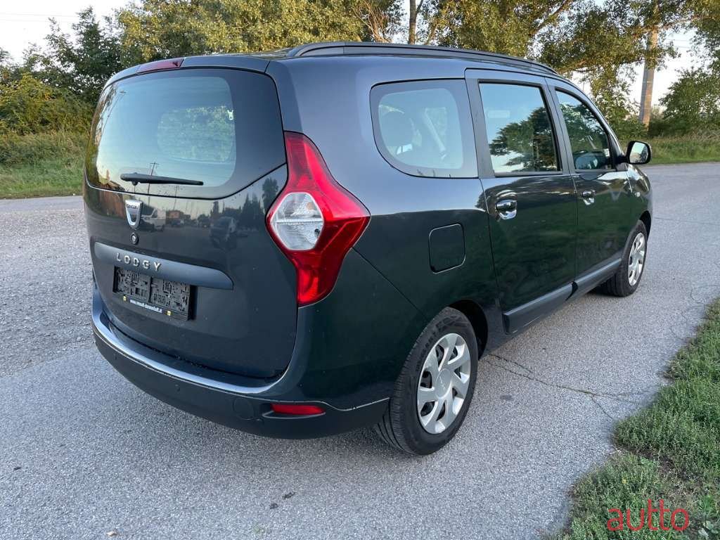 2013' Dacia Lodgy photo #6