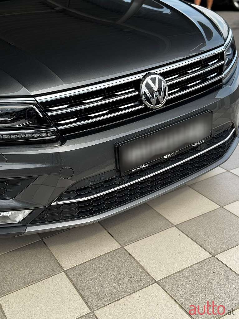2016' Volkswagen Tiguan photo #5