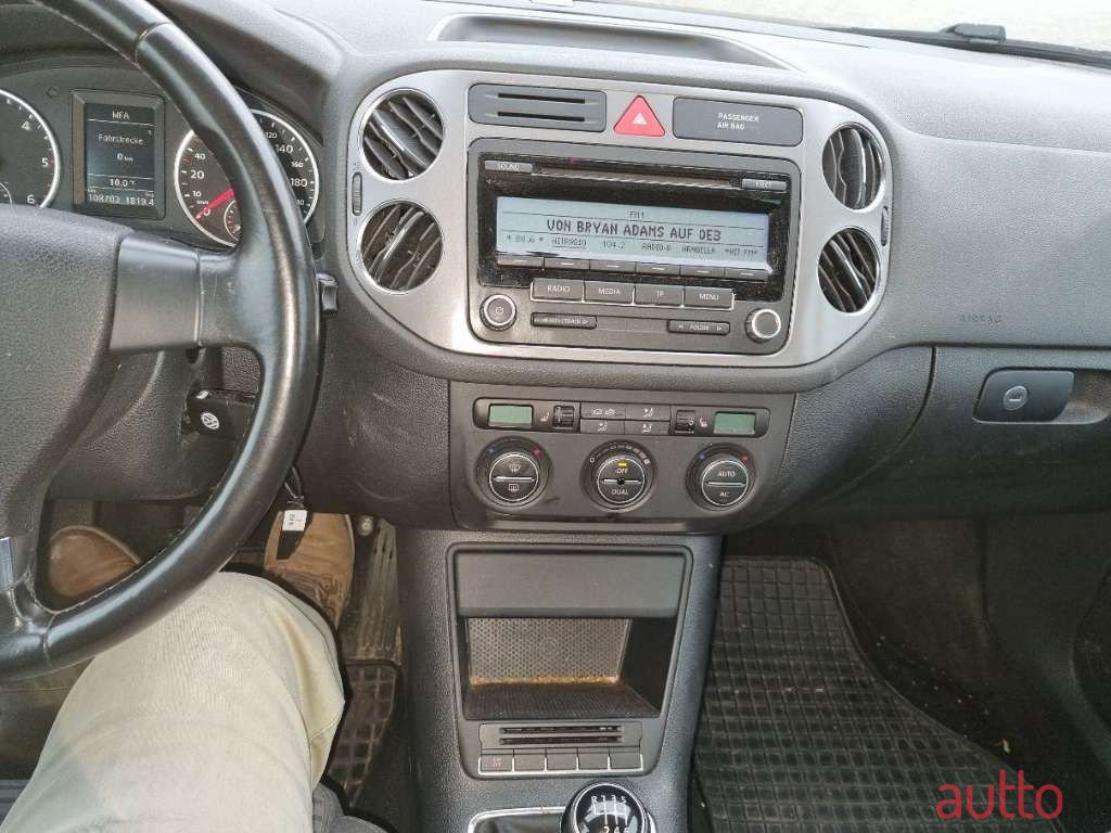 2009' Volkswagen Tiguan photo #6