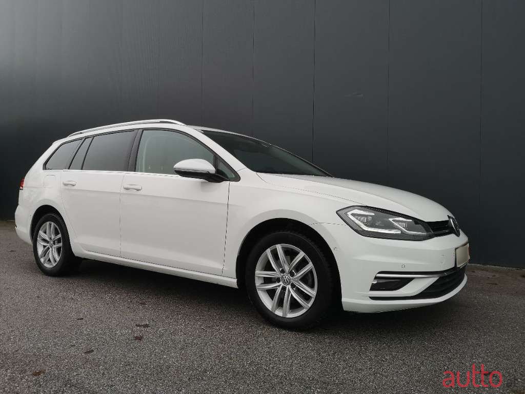 2017' Volkswagen Golf photo #5