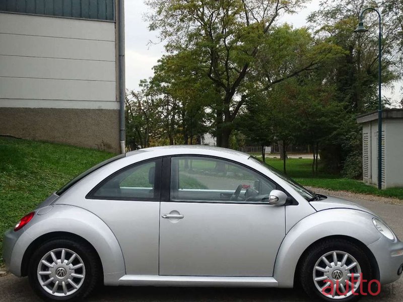 2006' Volkswagen Beetle photo #5