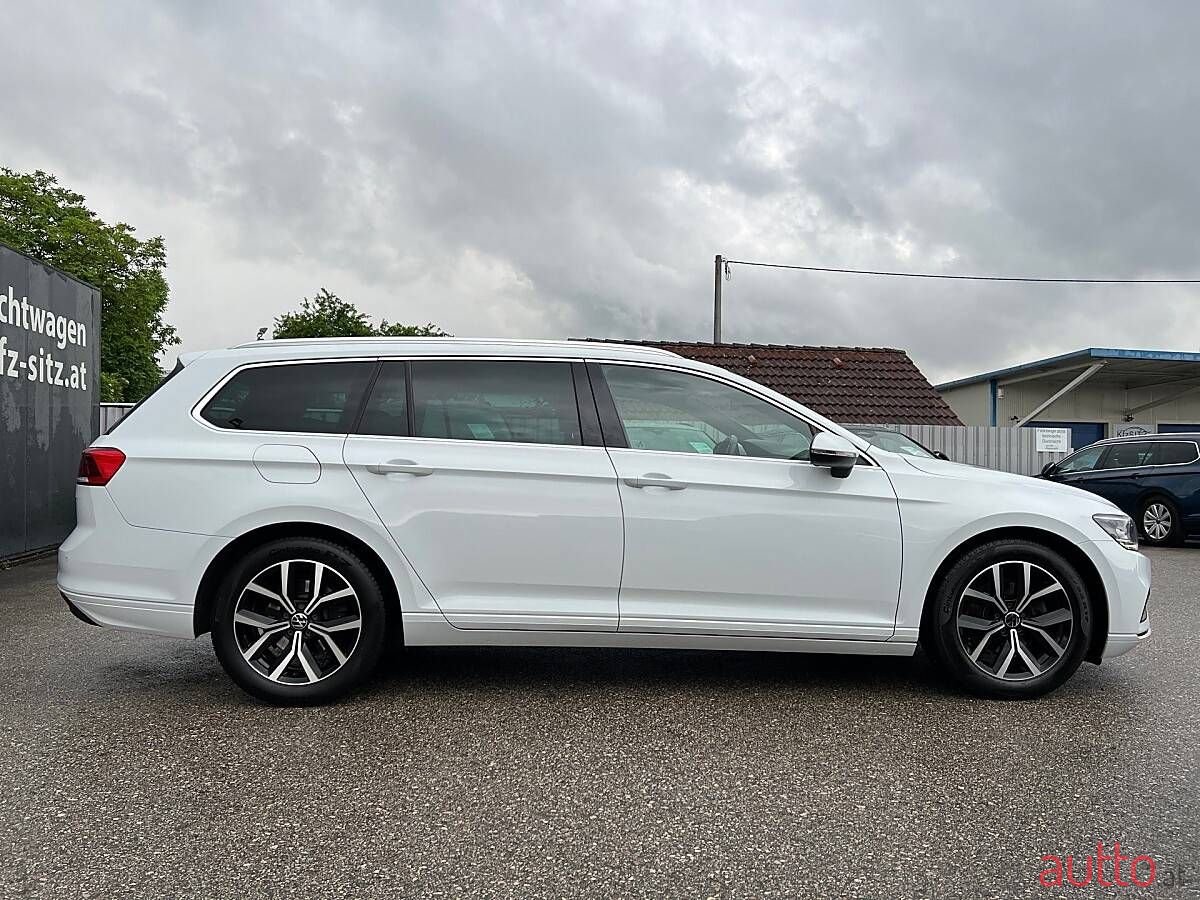 2022' Volkswagen Passat photo #2