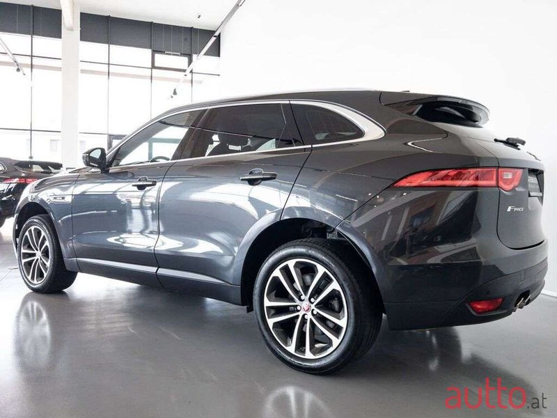 2016' Jaguar F-Pace photo #3