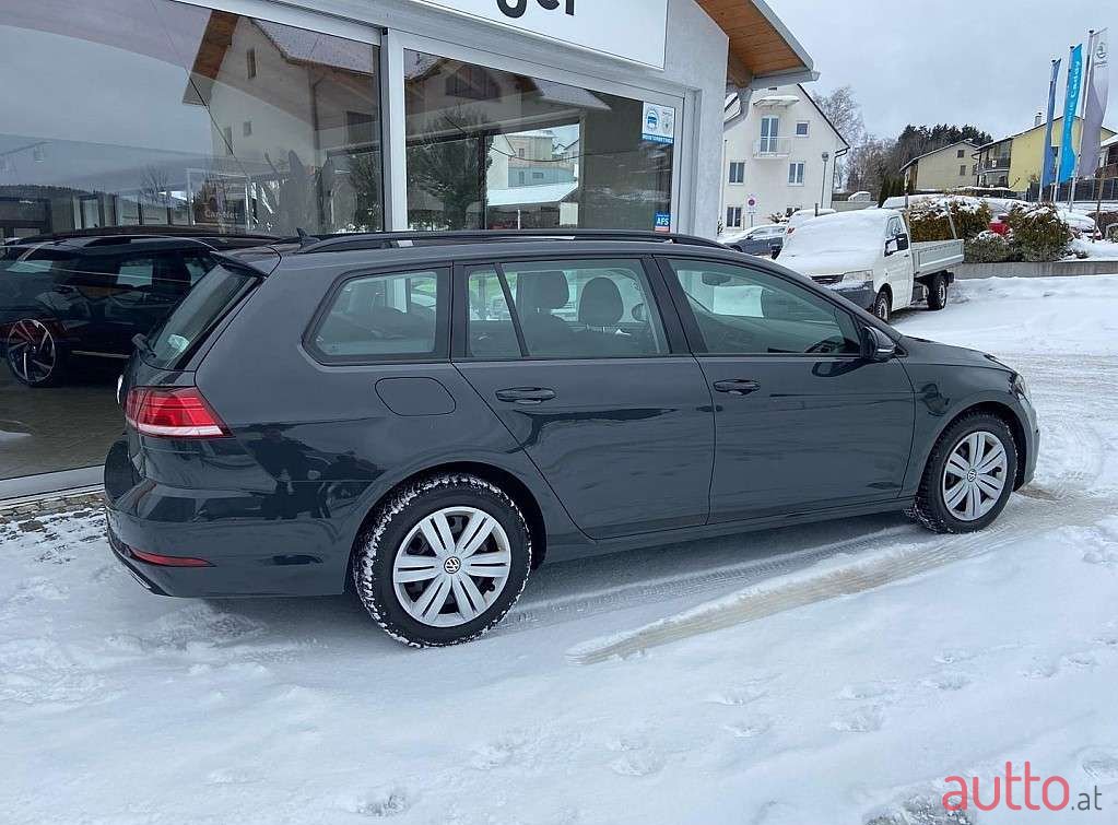 2018' Volkswagen Golf photo #2