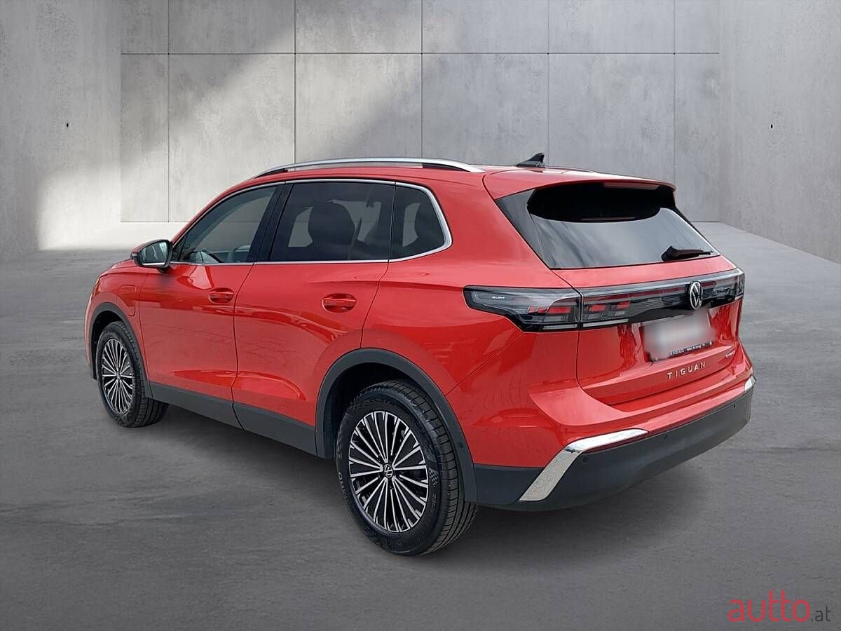2024' Volkswagen Tiguan photo #5