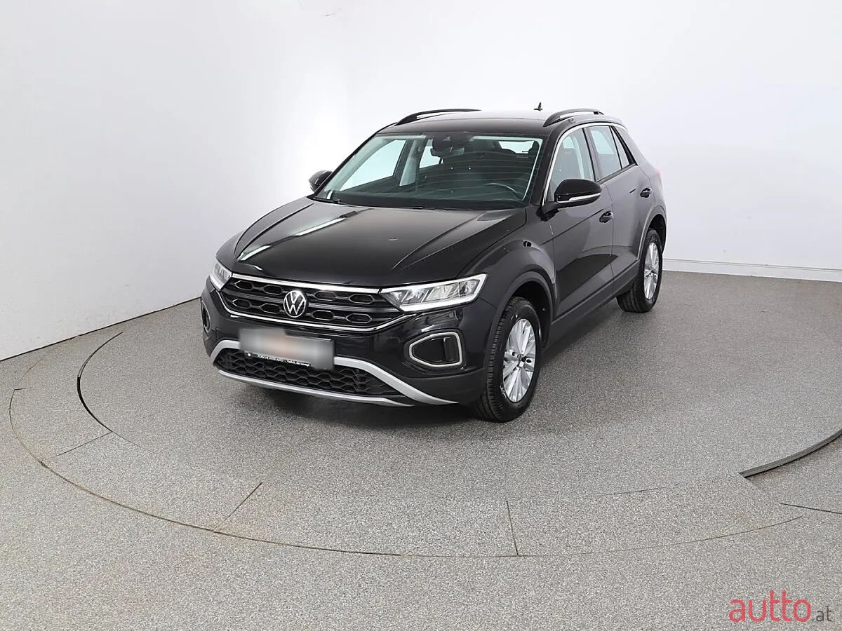 2023' Volkswagen T-Roc photo #1