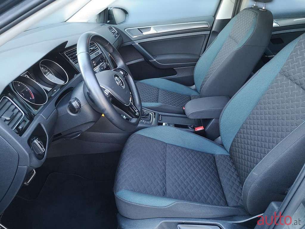 2019' Volkswagen Golf photo #3