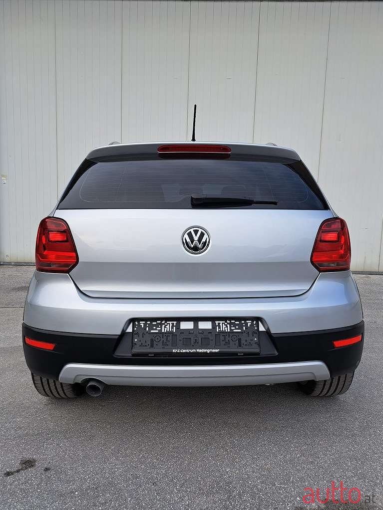 2015' Volkswagen Polo photo #6