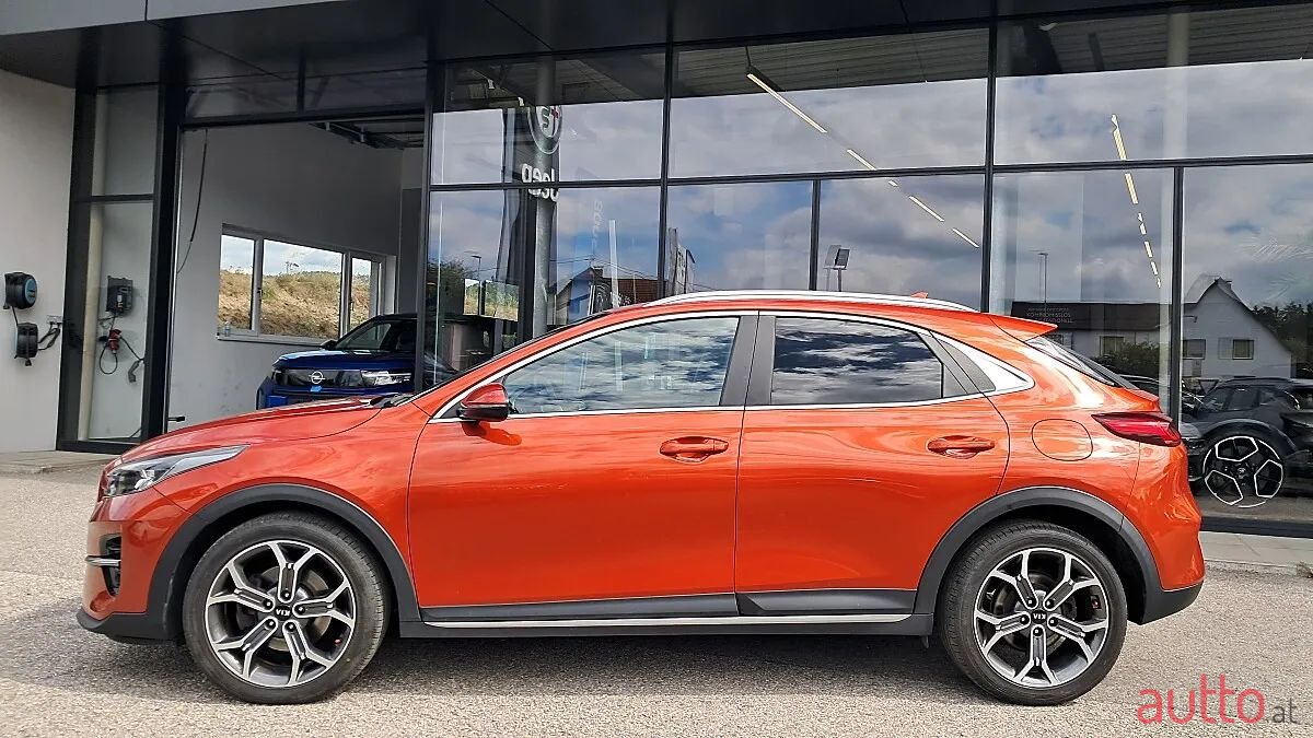 2021' Kia XCeed photo #3