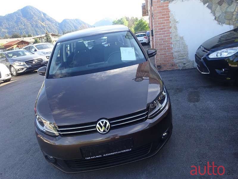 2012' Volkswagen Touran photo #2