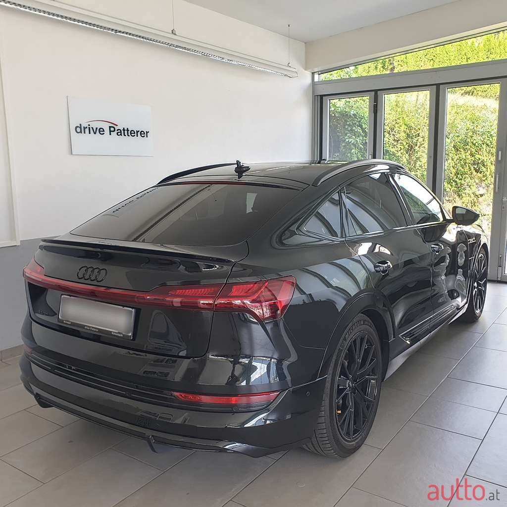 2022' Audi e-tron photo #2