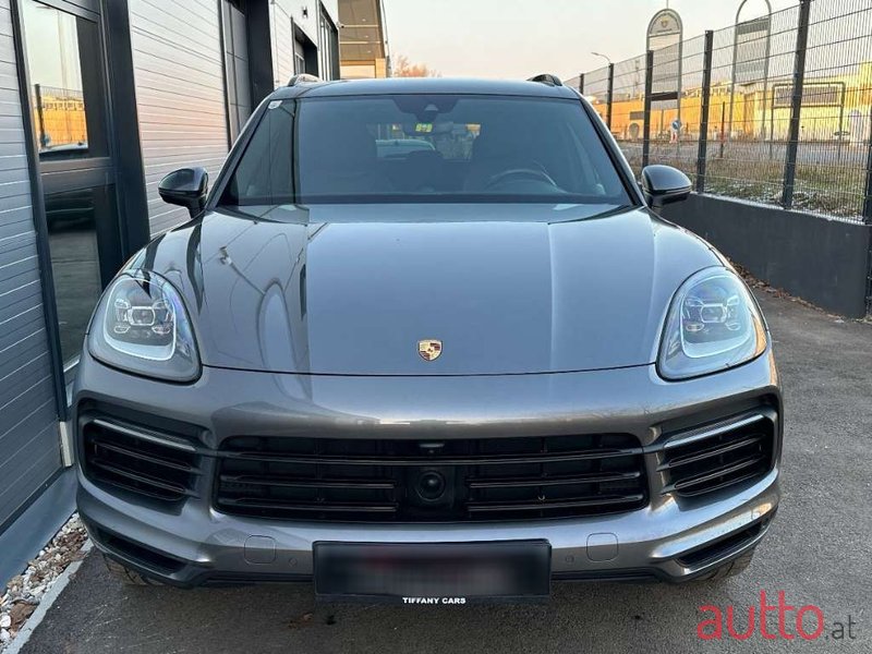 2019' Porsche Cayenne photo #2